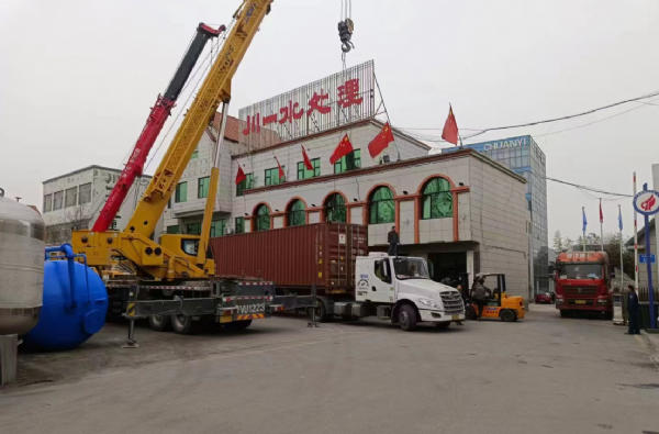 40T过滤设备集装箱装车发往印尼