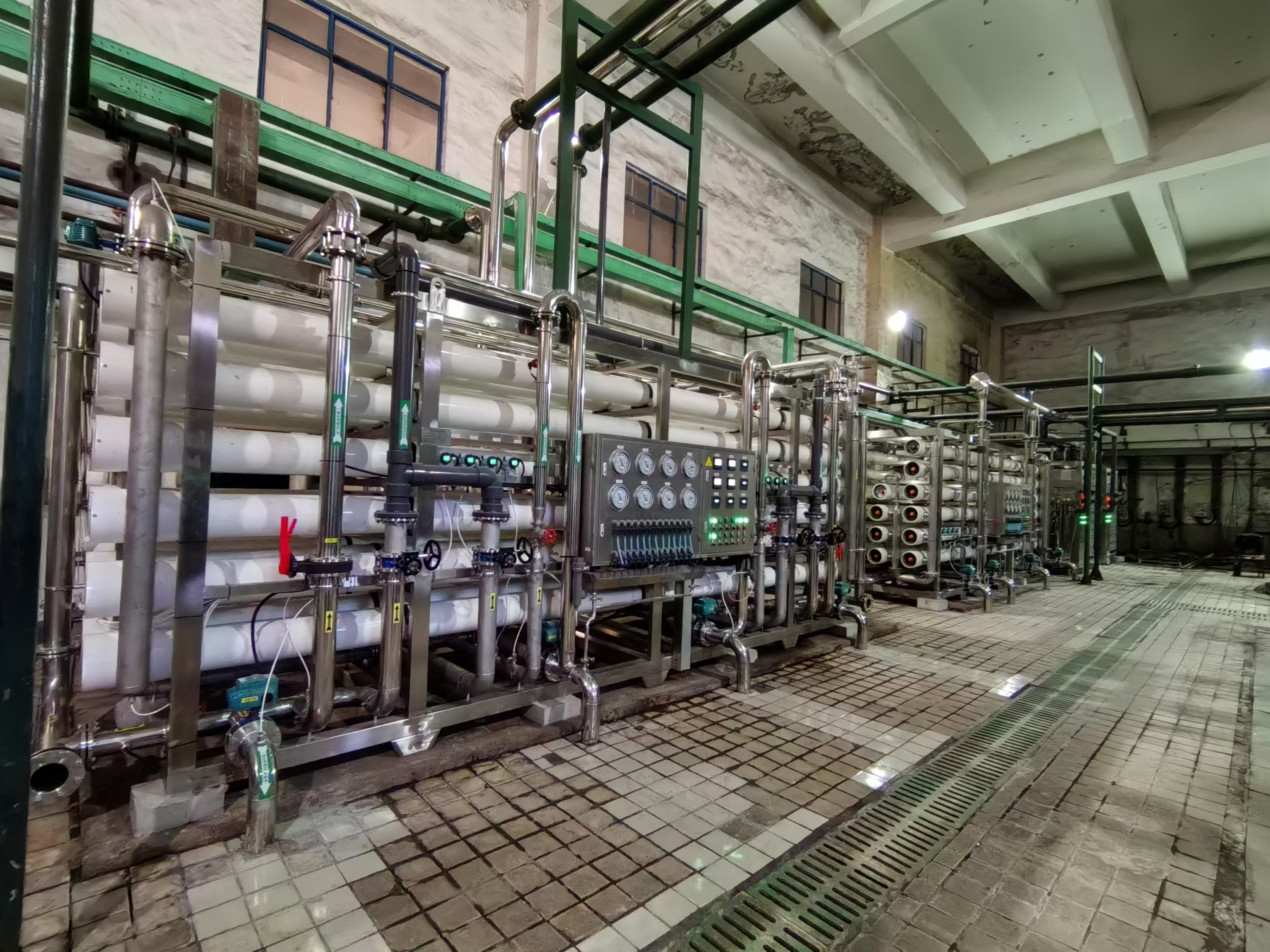 唐山160吨超滤和120吨双级反渗透+110吨EDI安装完成