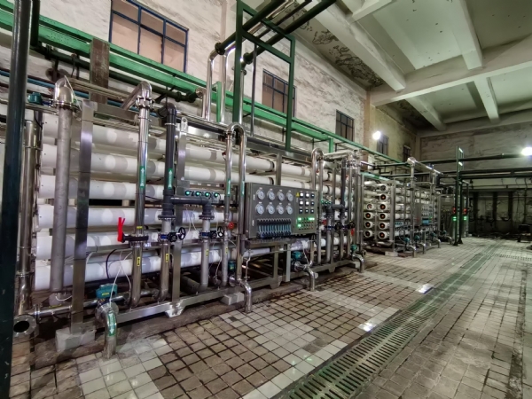 唐山160吨超滤和120吨双级反渗透+110吨EDI安装完成