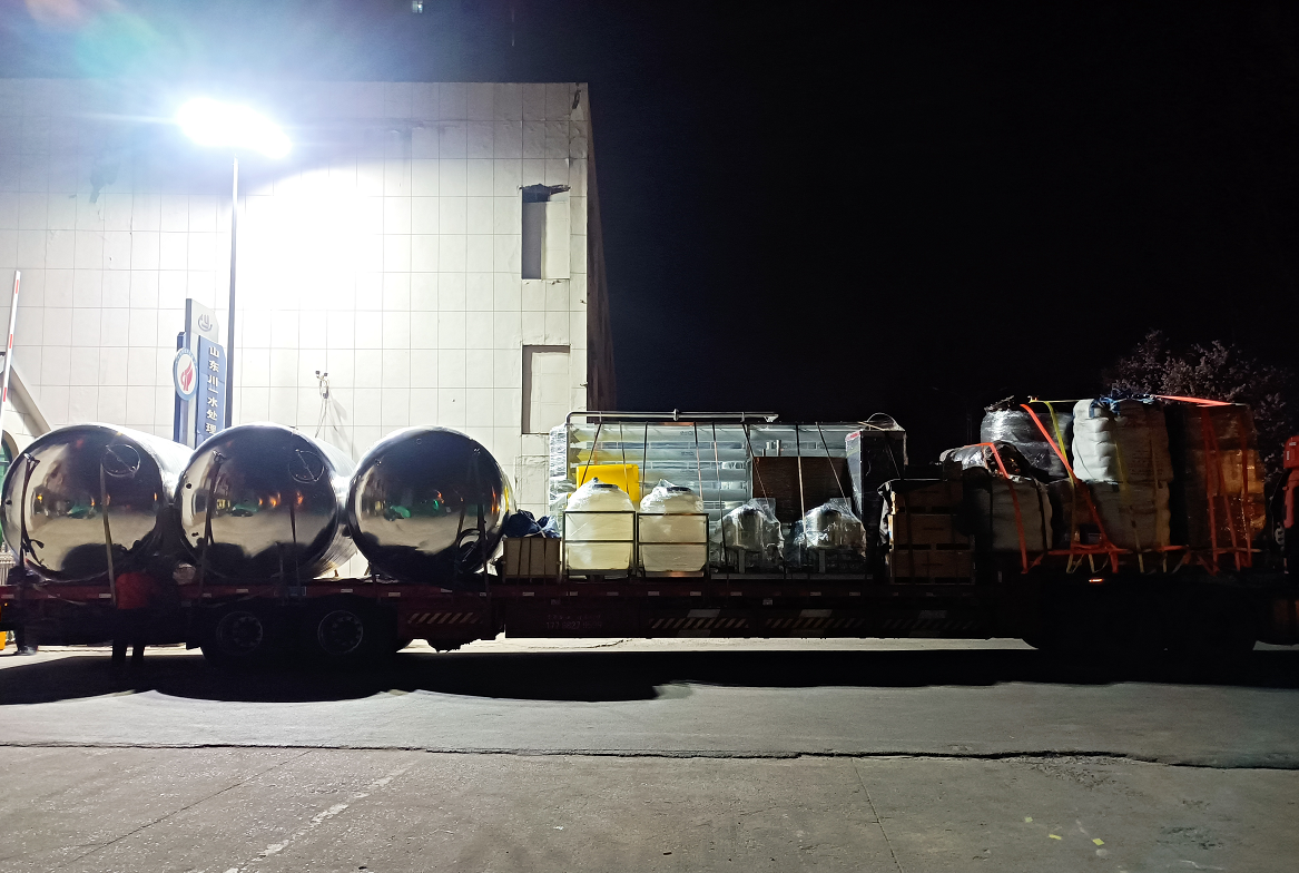 【川一股份】20T双级反渗透+EDI设备装车发往上海